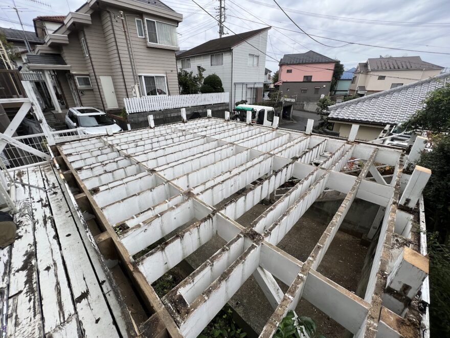 手すりと床板の撤去